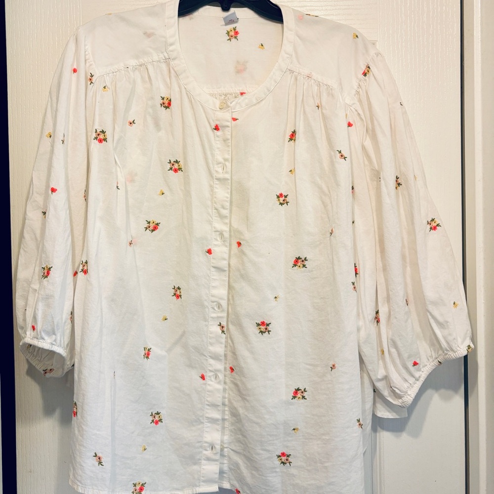 Old Navy White Floral Embroidered Top